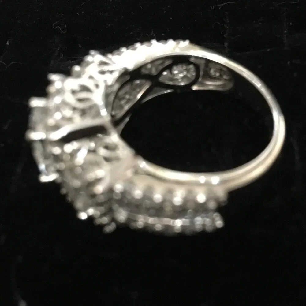 Beautiful Ring Size 7 - Picture 2 of 4